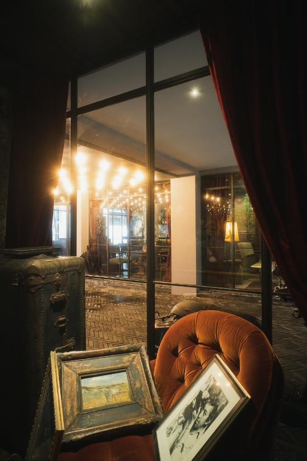Baan Tuk Din Hotel Bangkok Esterno foto