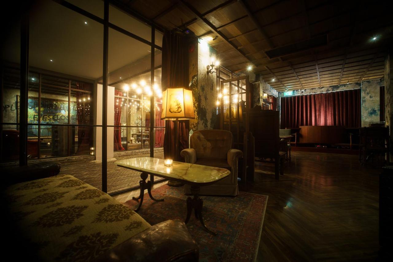 Baan Tuk Din Hotel Bangkok Esterno foto